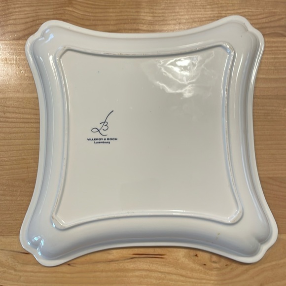 Villeroy & Boch Luxembourg serving plate in blue and white 10 inches wide. - Picture 2 of 3